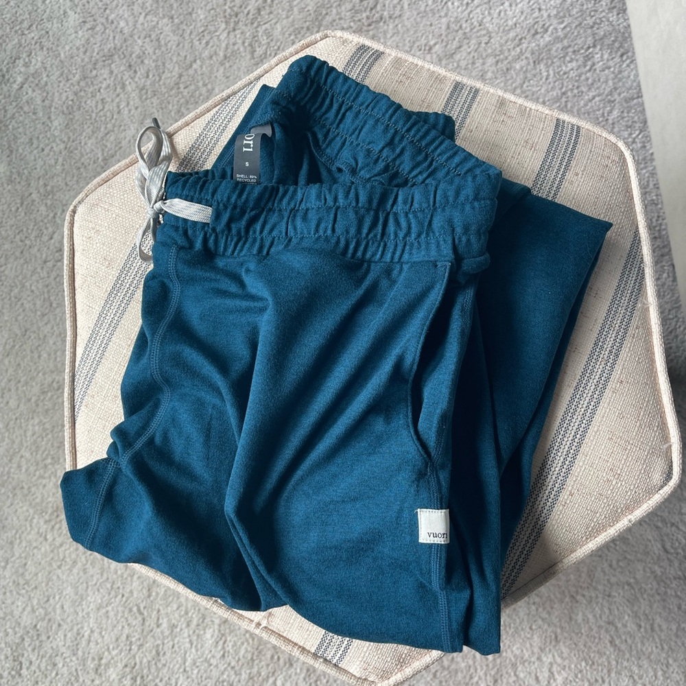 Vuori sweatpants / joggers new!